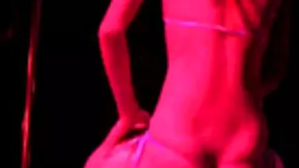 Milf Mimi mugennilerin seksi seks virtüözlüğü
