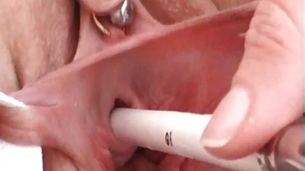 Mavi yeşil çizgili etek, azeri porno seks bir kanepede mastürbasyon